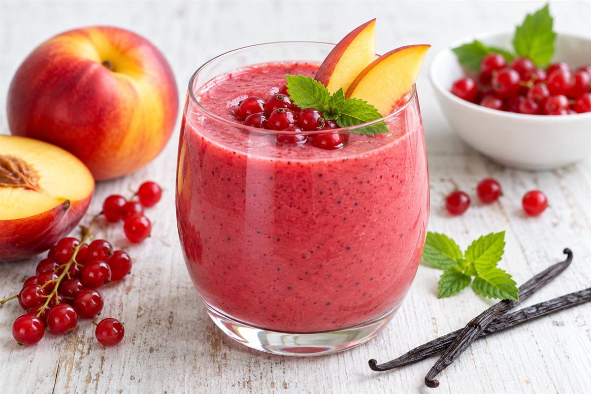 Strawberry Currant Smoothie with a Vanilla Brezze - Rock the Taste