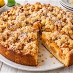Fruchtiger Mirabellen Kuchen mit Streuseln