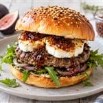 Burger mit Ziegenkäse und Feigenmarmelade