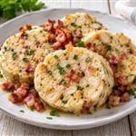 Serviettenknödel mit Speck