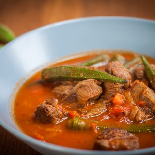 Rindergulasch mit Okraschoten